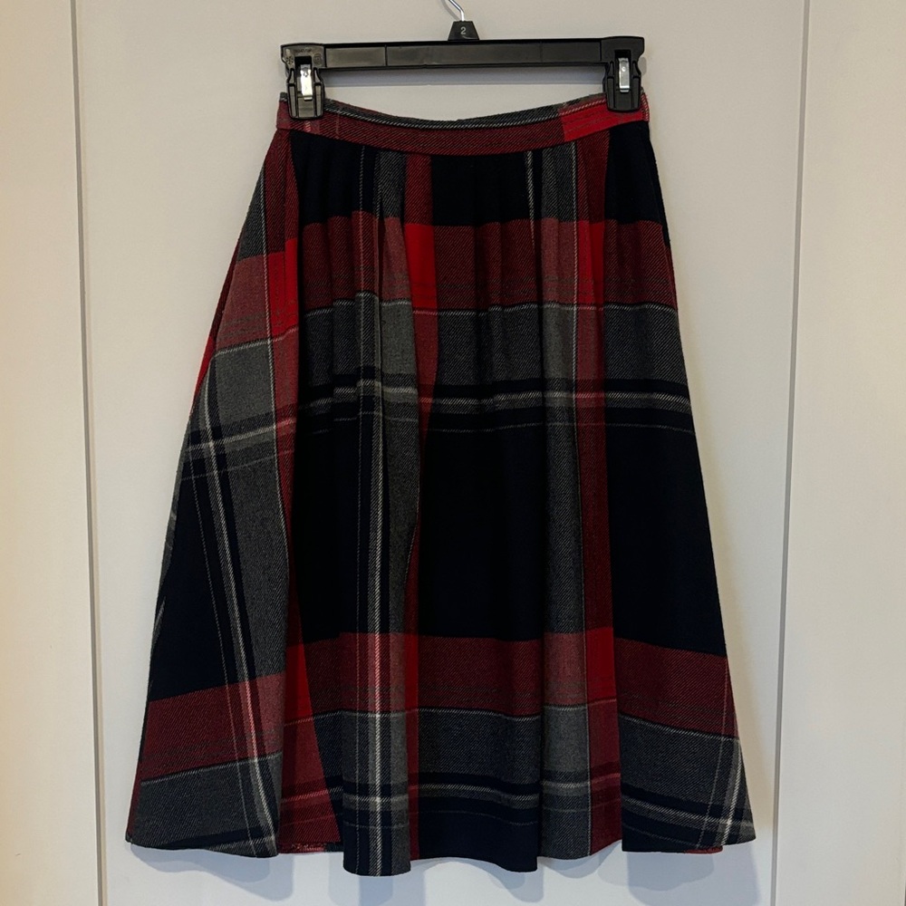 70’s RARE VINTAGE MATES by Irvine Sellars Wool Knee Length Plaid Skirt